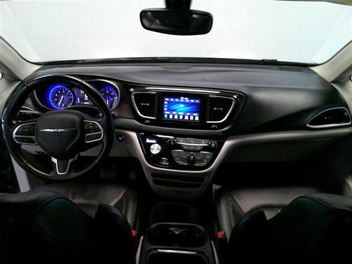 2018 Chrysler Pacifica Touring-L