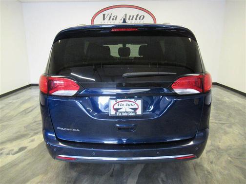 2018 Chrysler Pacifica Touring-L