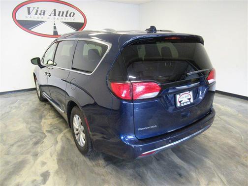 2018 Chrysler Pacifica Touring-L