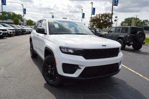 2025 Jeep Grand Cherokee Laredo