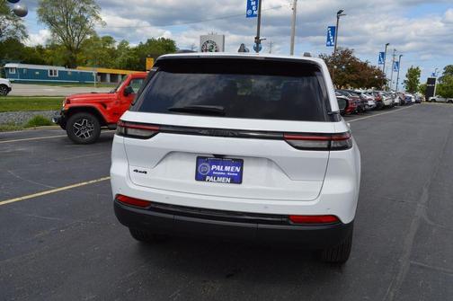 2025 Jeep Grand Cherokee Laredo