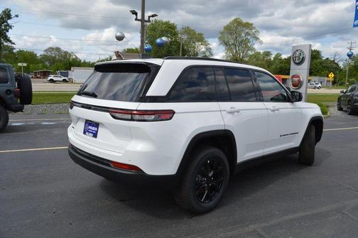 2025 Jeep Grand Cherokee Laredo
