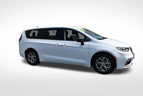 Bright White Clearcoat 2024 Chrysler Pacifica Limited
