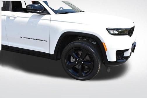 Bright White Clearcoat 2023 Jeep Grand Cherokee L Laredo