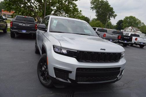2025 Jeep Grand Cherokee L Laredo