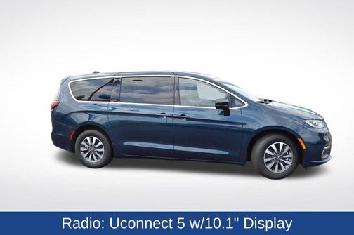 2025 Chrysler Pacifica Hybrid Select