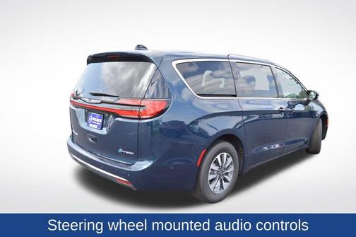 2025 Chrysler Pacifica Hybrid Select