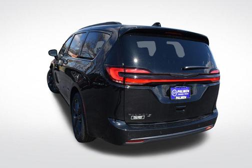 Diamond Black 2026 Chrysler Pacifica Select