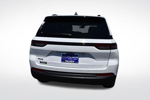 Bright White Clearcoat 2026 Jeep Grand Cherokee Laredo