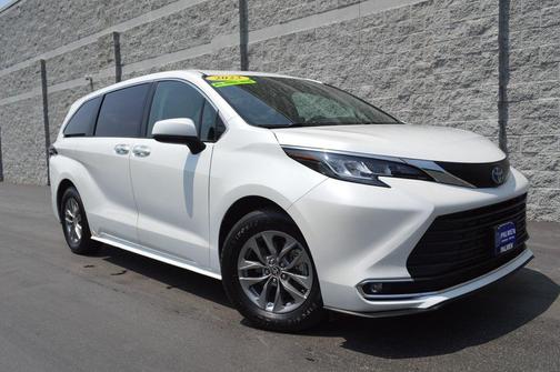 2023 Toyota Sienna XLE