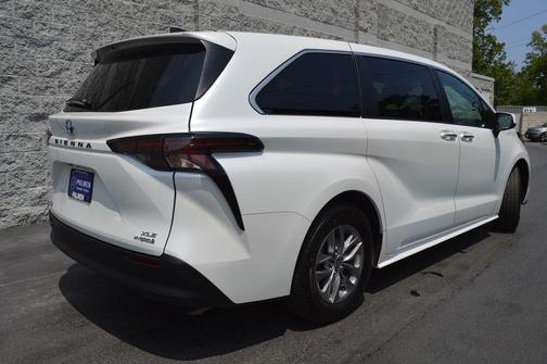 2023 Toyota Sienna XLE