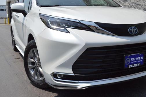 2023 Toyota Sienna XLE