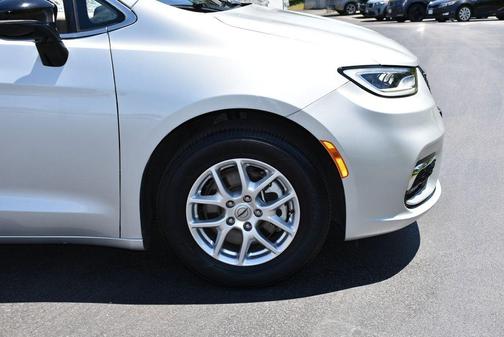 Silver Mist Clearcoat 2024 Chrysler Pacifica Touring-L
