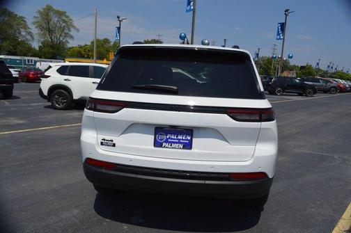 2025 Jeep Grand Cherokee Laredo
