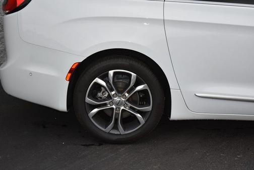 Bright White Clearcoat 2024 Chrysler Pacifica Pinnacle