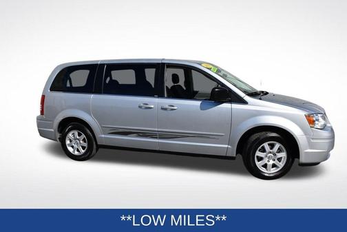 2010 Chrysler Town & Country LX