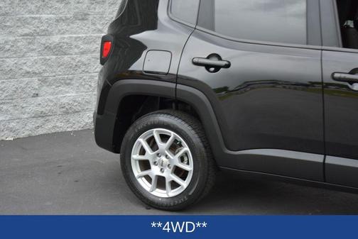 Black Clearcoat 2022 Jeep Renegade Latitude
