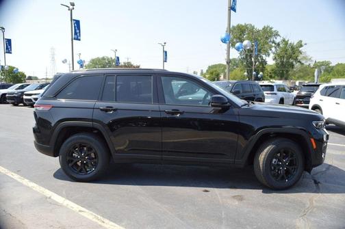 2025 Jeep Grand Cherokee Laredo