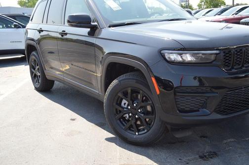 2025 Jeep Grand Cherokee Laredo