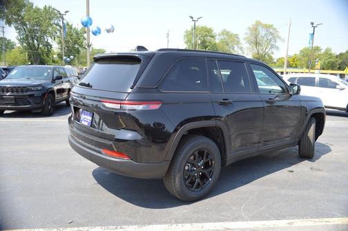 2025 Jeep Grand Cherokee Laredo