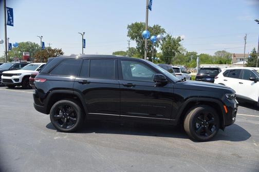 2025 Jeep Grand Cherokee Laredo