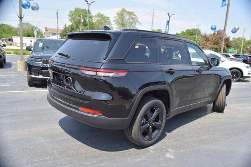 2025 Jeep Grand Cherokee Laredo