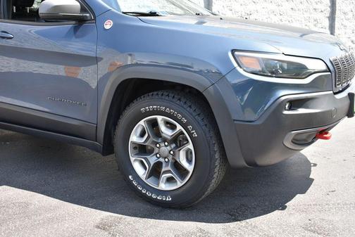 Blue Shade Pearlcoat 2019 Jeep Cherokee Trailhawk