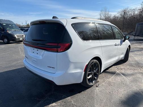 2025 Chrysler Pacifica Limited