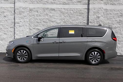 2023 Chrysler Pacifica Hybrid Limited