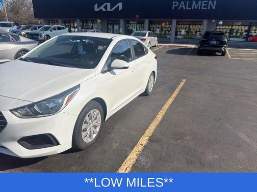 Frost White Pearl 2019 Hyundai Accent SE