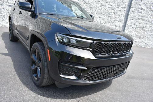 Diamond Black 2024 Jeep Grand Cherokee Laredo
