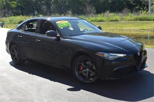 Photo 3 of 29 of 2021 Alfa Romeo Giulia Ti