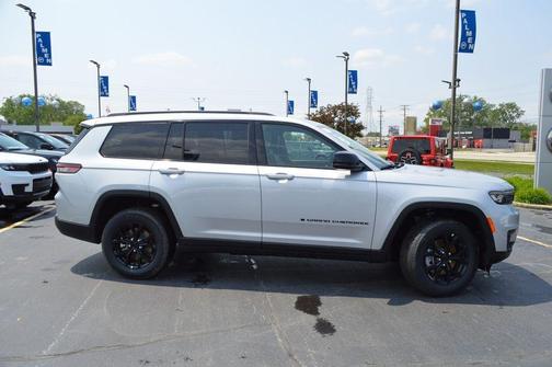 2025 Jeep Grand Cherokee L Laredo