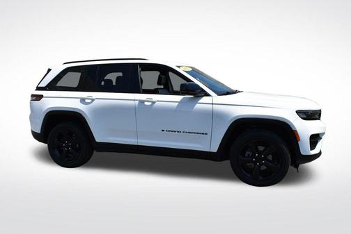 Bright White Clearcoat 2023 Jeep Grand Cherokee Altitude