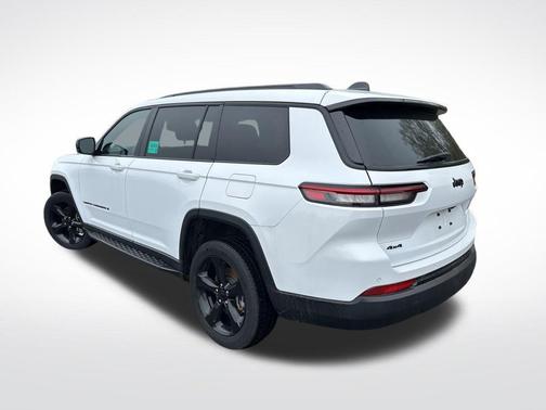 Bright White Clearcoat 2024 Jeep Grand Cherokee L Laredo