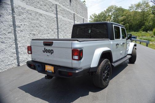 2022 Jeep Gladiator Sport