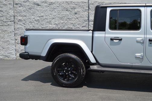 2022 Jeep Gladiator Sport