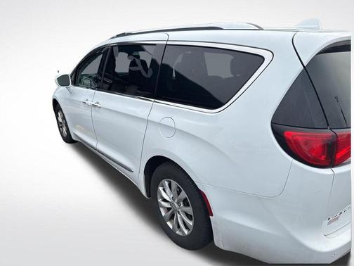 Bright White Clearcoat 2018 Chrysler Pacifica Touring-L