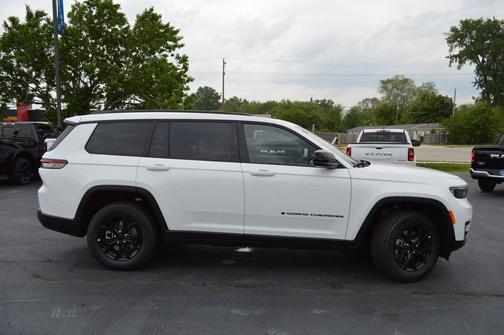 2025 Jeep Grand Cherokee L Laredo