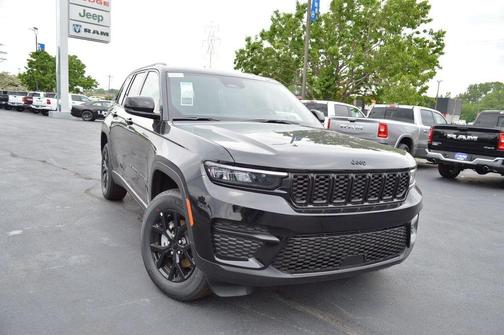 2025 Jeep Grand Cherokee Laredo