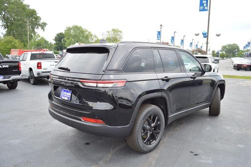 2025 Jeep Grand Cherokee Laredo