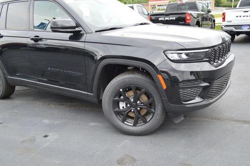 2025 Jeep Grand Cherokee Laredo