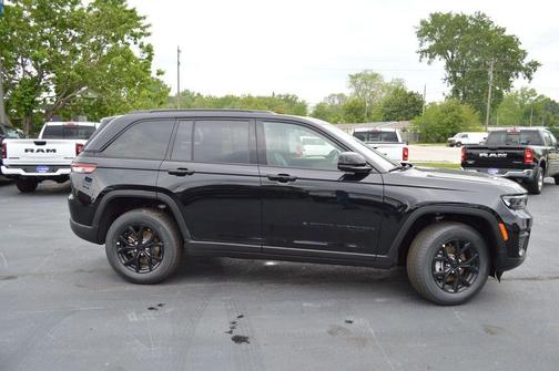2025 Jeep Grand Cherokee Laredo