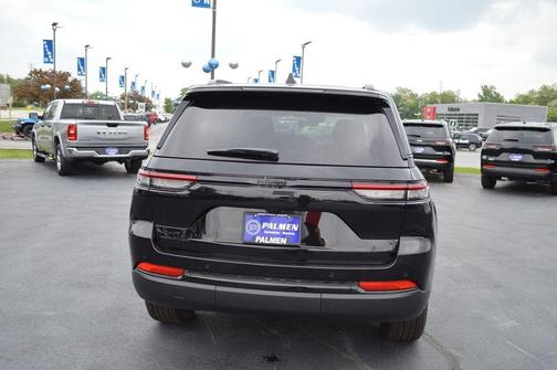 2025 Jeep Grand Cherokee Laredo