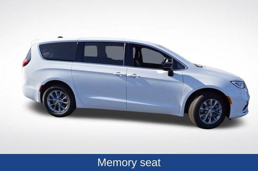 Bright White Clearcoat 2026 Chrysler Pacifica Select