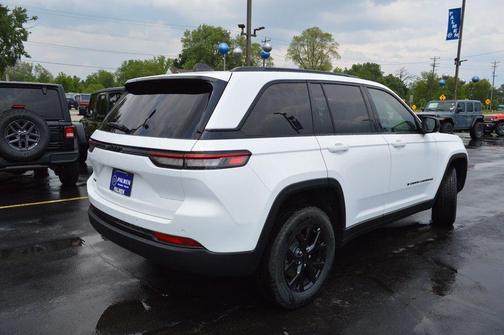 2025 Jeep Grand Cherokee Laredo