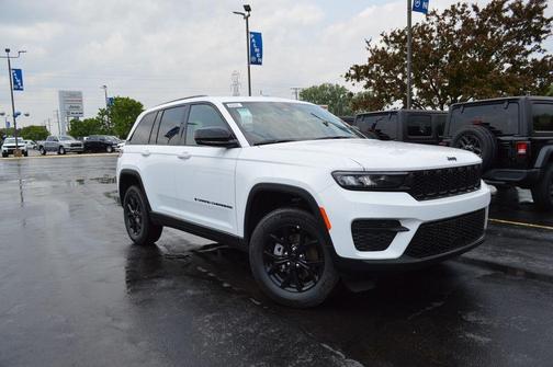 2025 Jeep Grand Cherokee Laredo