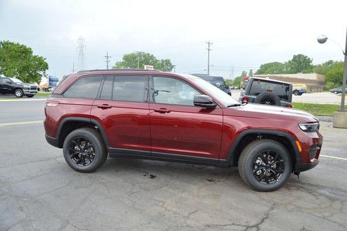 2025 Jeep Grand Cherokee Laredo