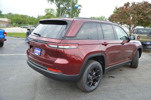 2025 Jeep Grand Cherokee Laredo