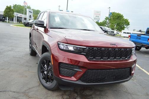 2025 Jeep Grand Cherokee Laredo